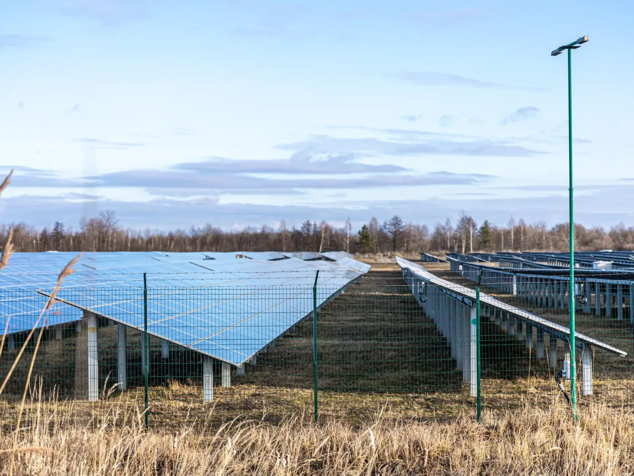 Solar photovoltaic power station