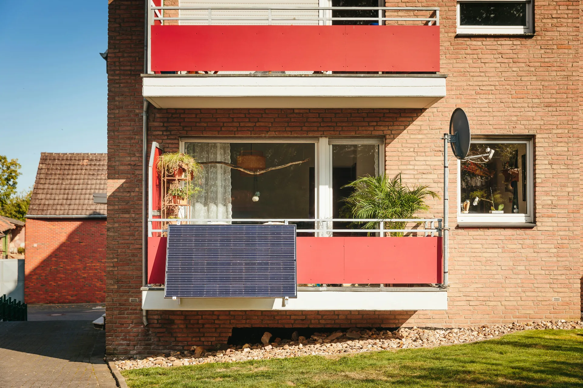 SolarBalcony Building Installation